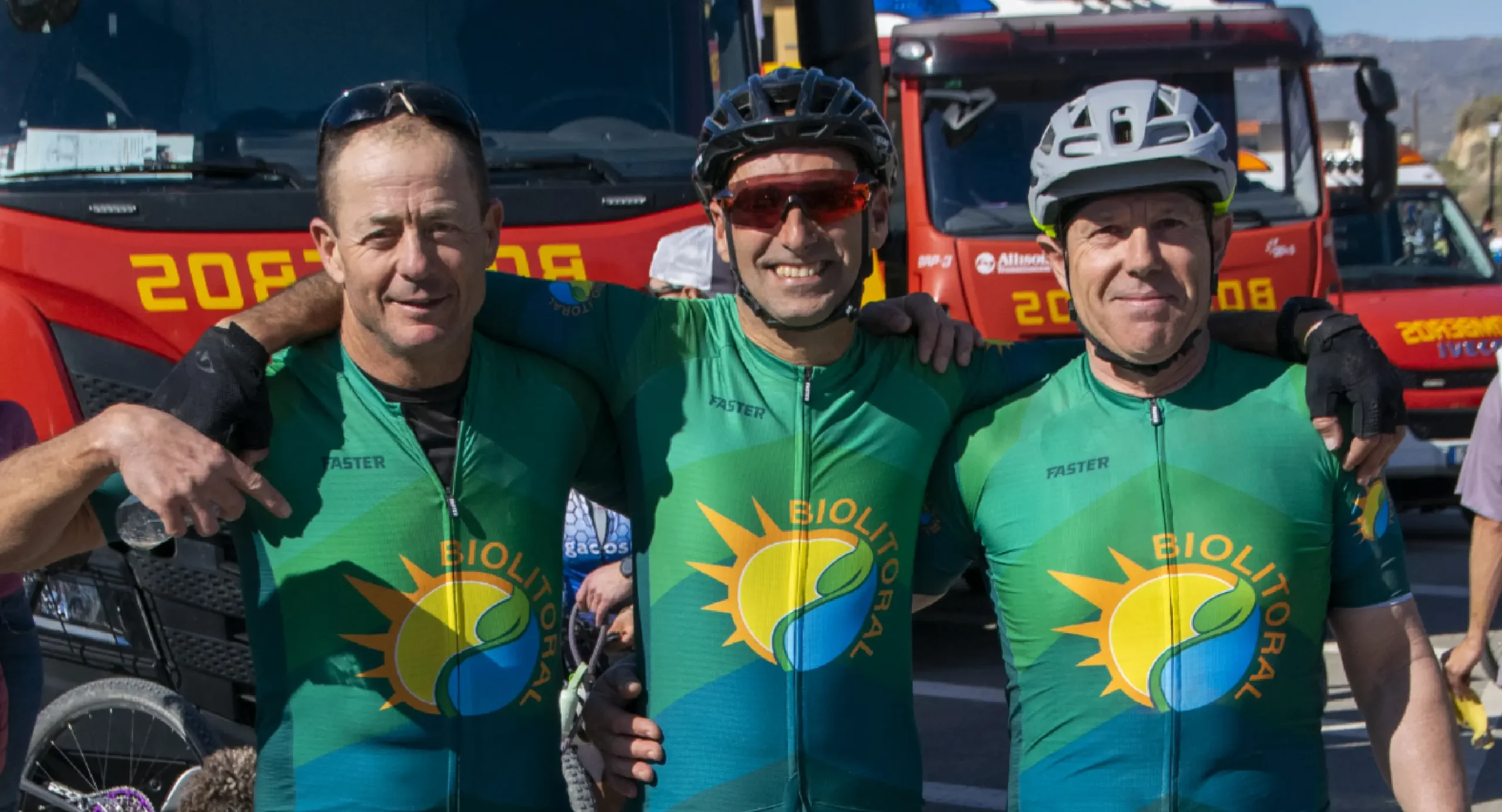 Pedaleando juntos en la XIII MTB Bomberos del Levante Almeriense